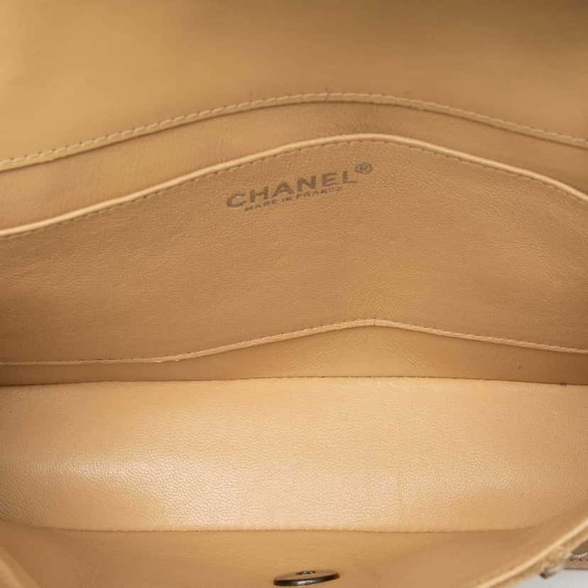 Chanel Medium Reverse Stitch Calfskin Single Flap Beige Leather Very good condition - Model View