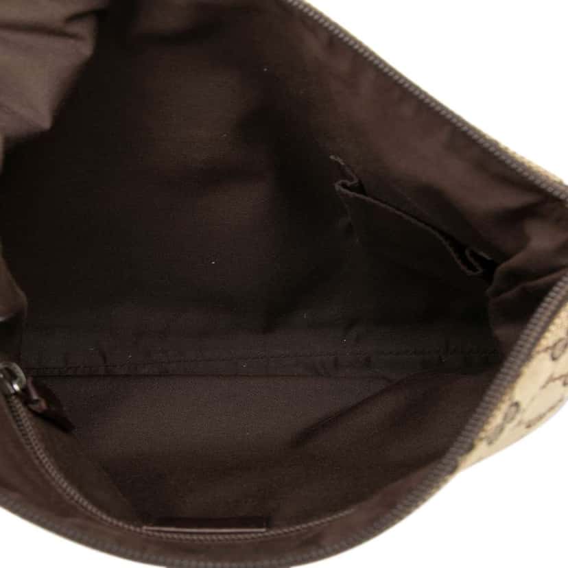 Gucci GG Canvas Crossbody Beige Very good condition - Model View