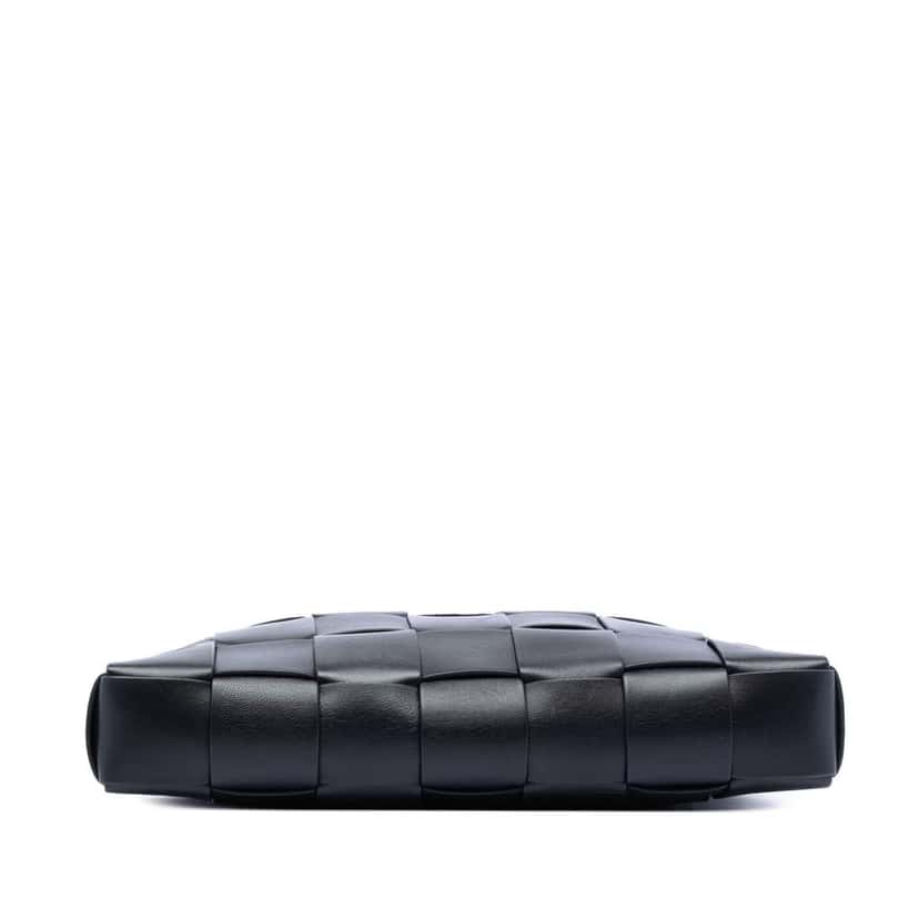 Bottega Veneta Lambskin Maxi Intrecciato The Snap Clutch Black Leather Good condition - Inside View