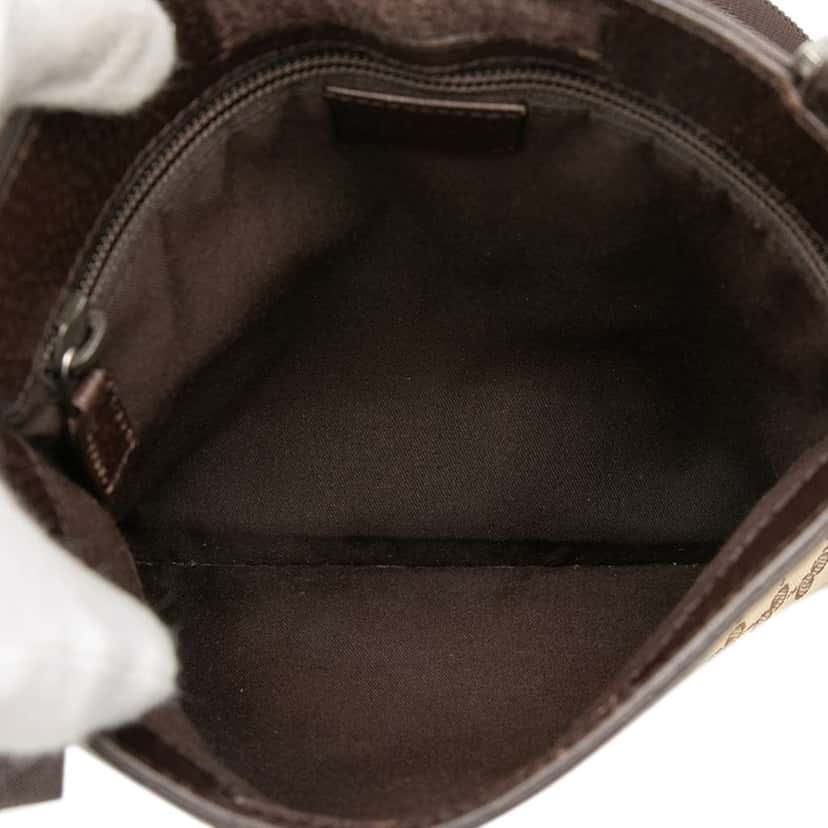 Gucci GG Canvas Crossbody Beige Good condition - Model View