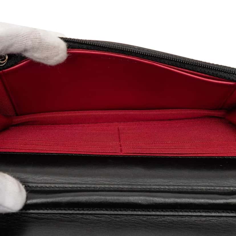 Chanel Bicolor Quilted Aged Calfskin Gabrielle Wallet On Chain Beige Leather Good condition - Model View