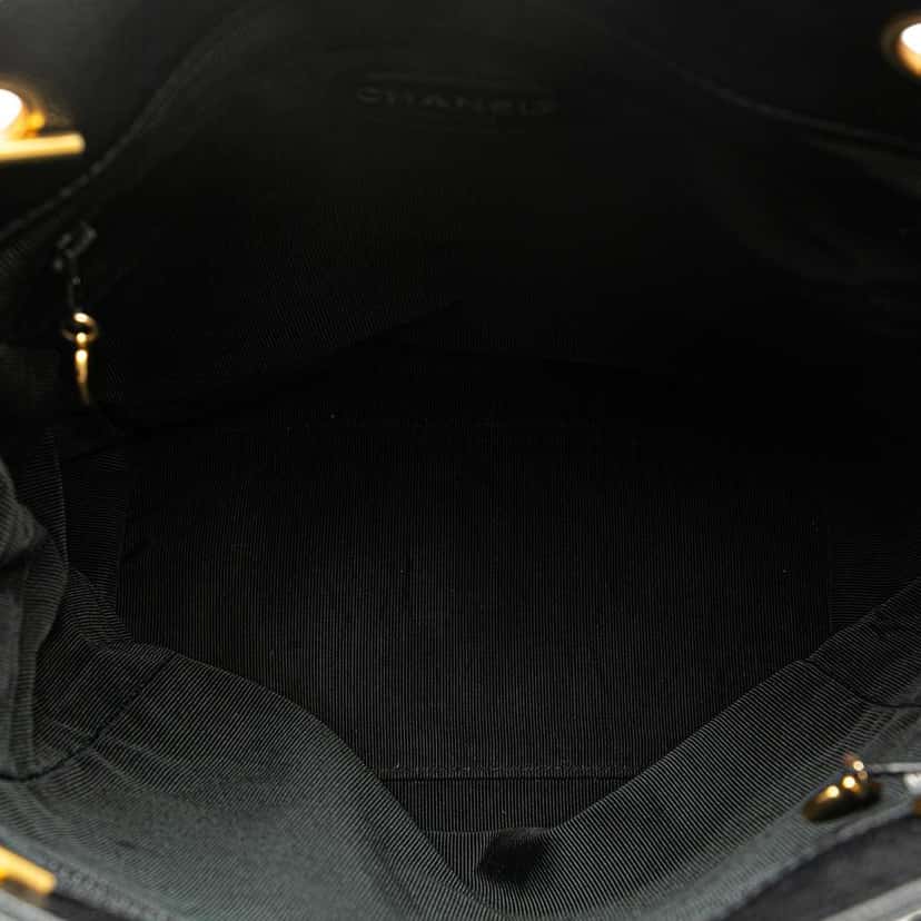 Chanel Triple CC Caviar Tote Black Leather Good condition - Model View