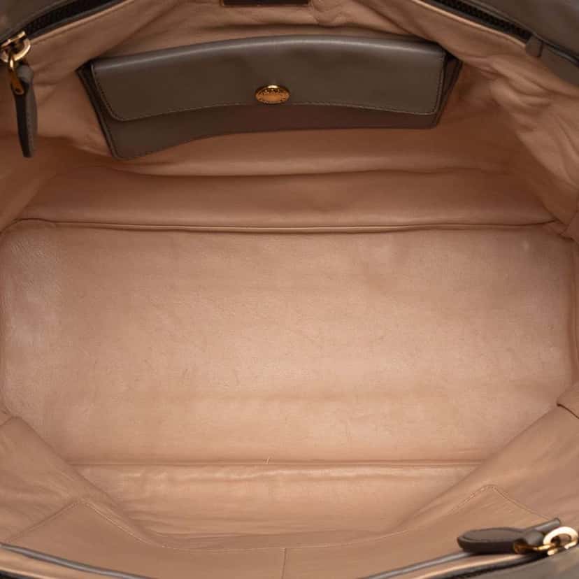 Prada Large City Calf Double Handle Shopping Tote Grey Leather Good condition - Model View