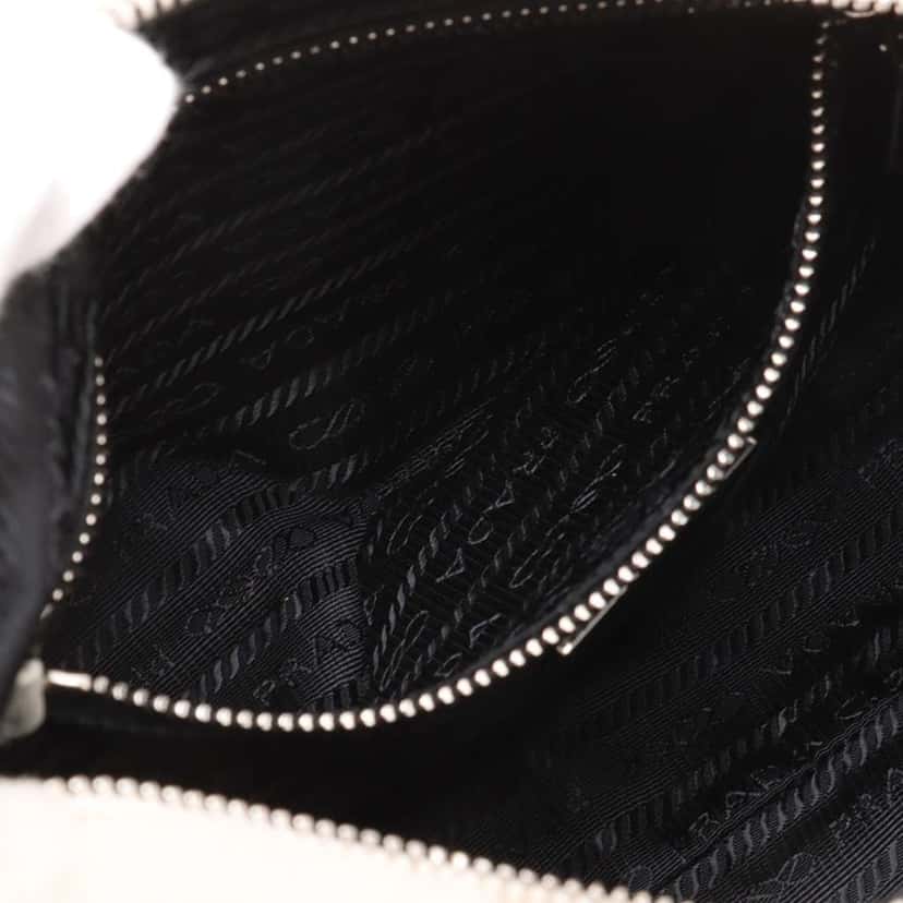 Prada Quilted Shearling Re Edition 2005 Crossbody White Good condition - Inside View