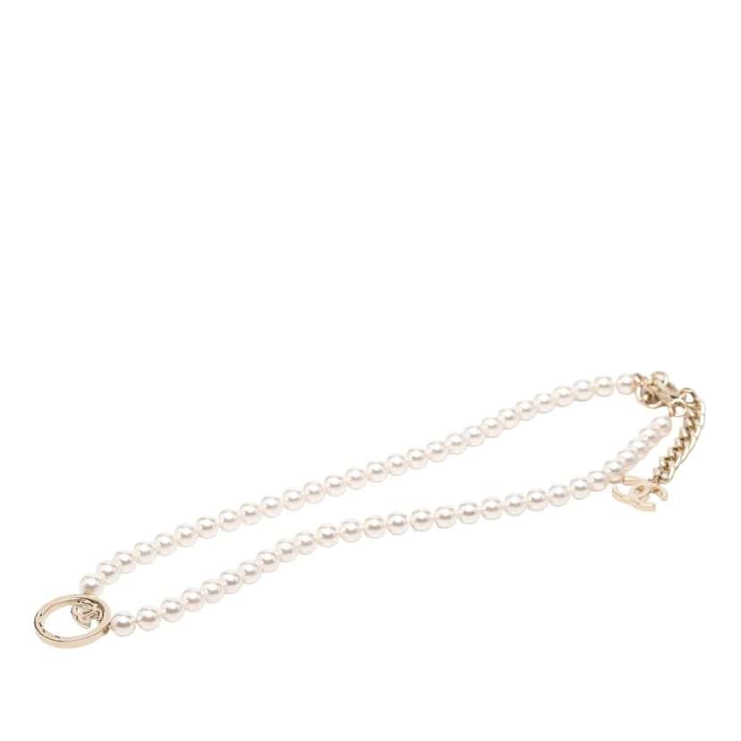 Chanel CC Faux Pearl Necklace White Good condition - Model View