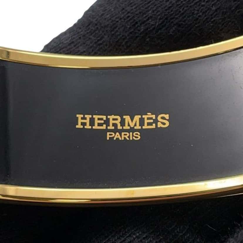Hermès Wide Grand Apparat Horse Enamel Bangle 65 White Good condition - Model View