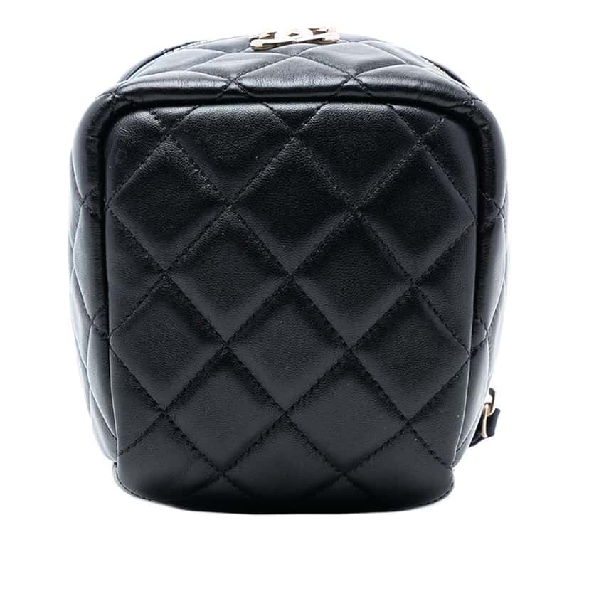 Chanel CC Quilted Lambskin Cube Wristlet Vanity Case Black Leather Very good condition - Inside View