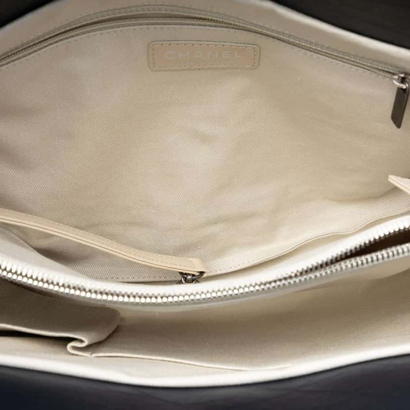 Chanel Quilted Aged Calfskin Reissue 2.55 Tote Blue Leather Good condition - Model View