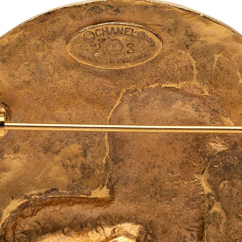 Chanel CC Gold Plated Round Lion Brooch Gold Metal Very good condition - Inside View
