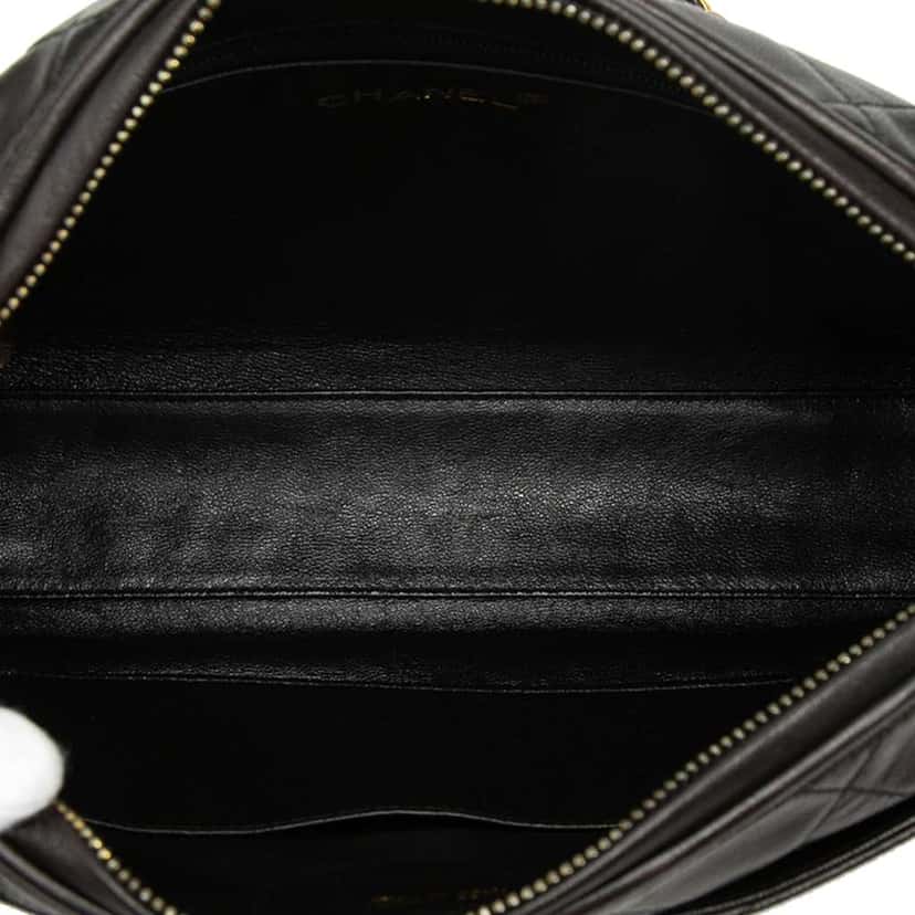 Chanel CC Diamond Quilted Lambskin Tassel Camera Bag Black Leather Very good condition - Model View