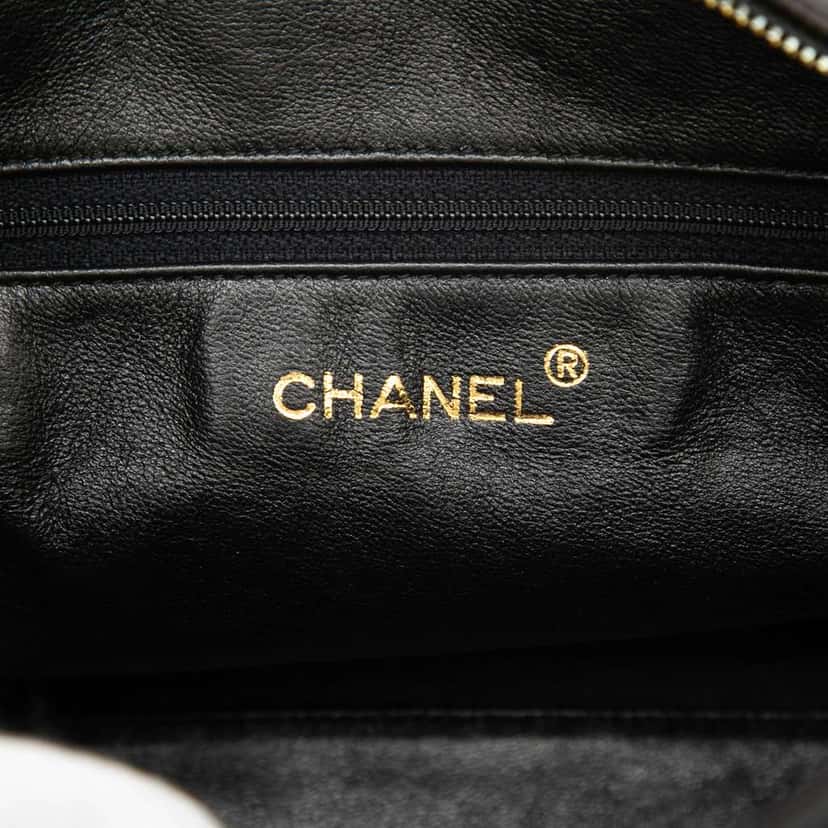Chanel CC Diamond Quilted Lambskin Tassel Camera Bag Black Leather Very good condition - Box View