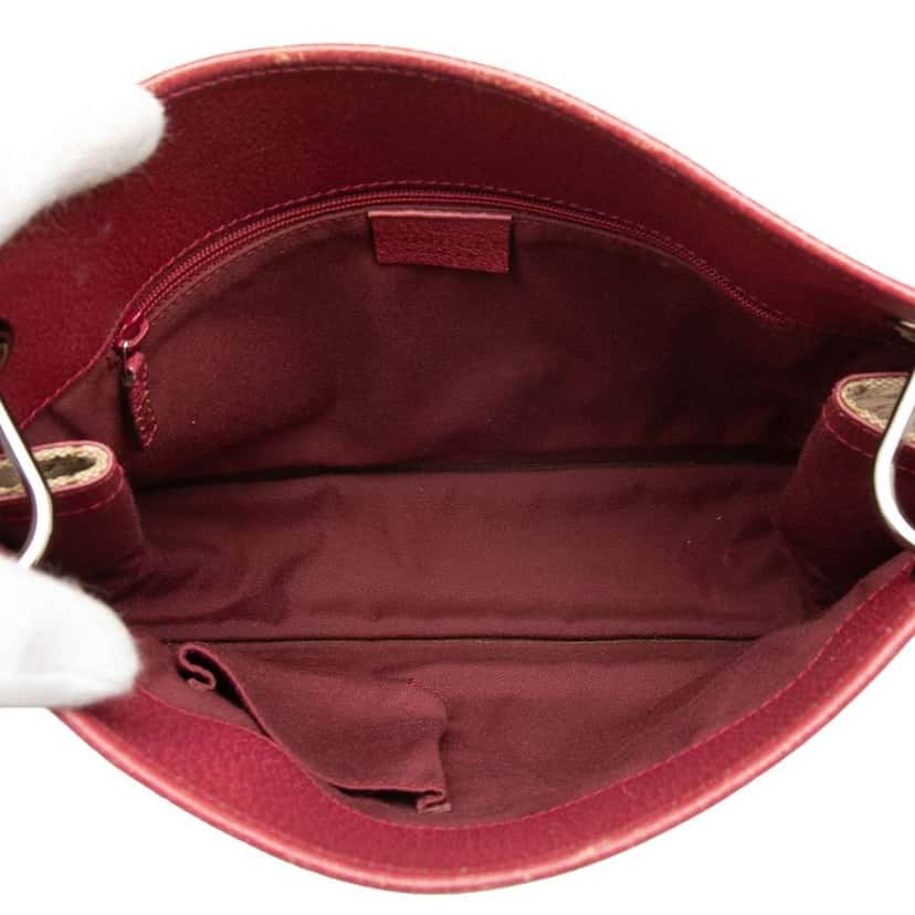 Gucci GG Canvas Eclipse Crossbody Beige Good condition - Model View