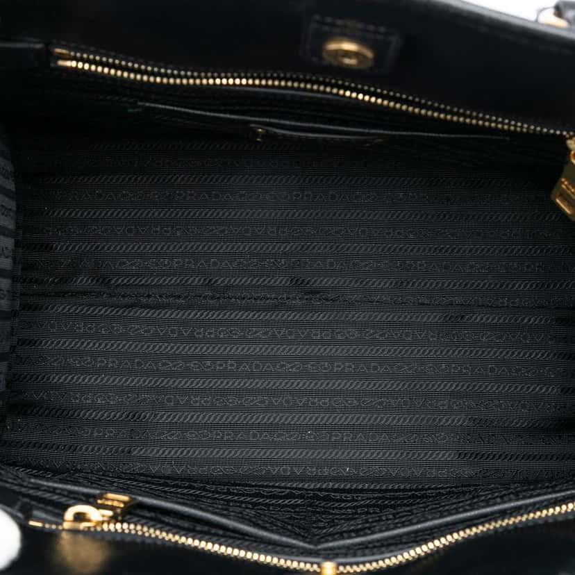 Prada Saffiano Lux Convertible Tote Black Leather Good condition - Model View