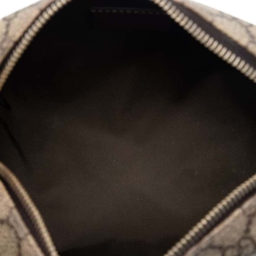 Gucci GG Supreme Pouch Beige Good condition - Model View