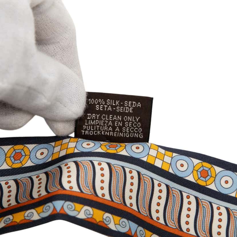 Hermès Harnais En Rosace Silk Twilly Scarf White Silk Good condition - Inside View