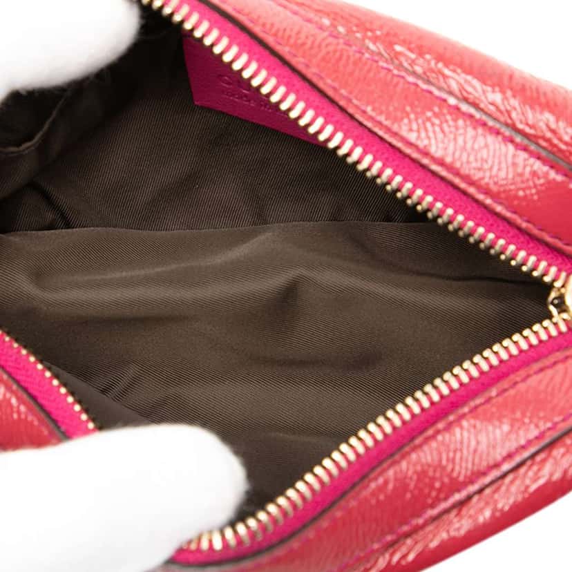 Gucci Patent Soho Cosmetic Pouch Pink Leather Good condition - Model View