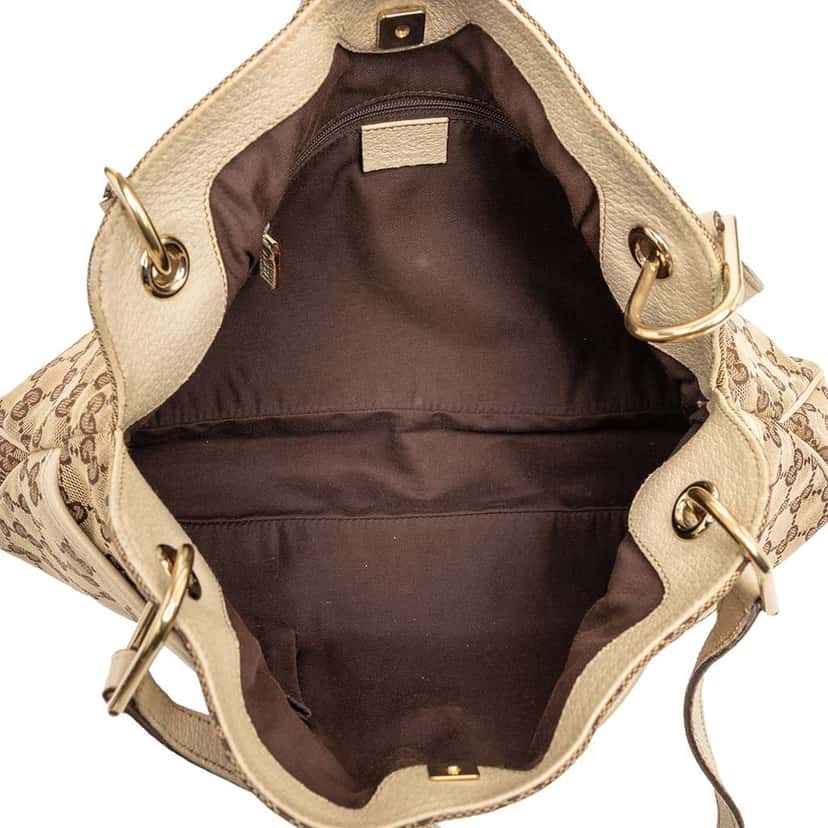 Gucci GG Canvas Eclipse Shoulder Bag Beige Good condition - Model View