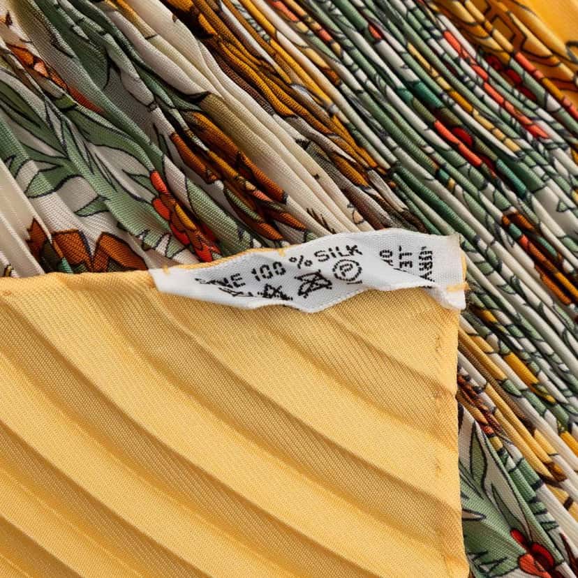 Hermès Decoupages  Pleated Silk Scarf Yellow Silk Good condition - Back View