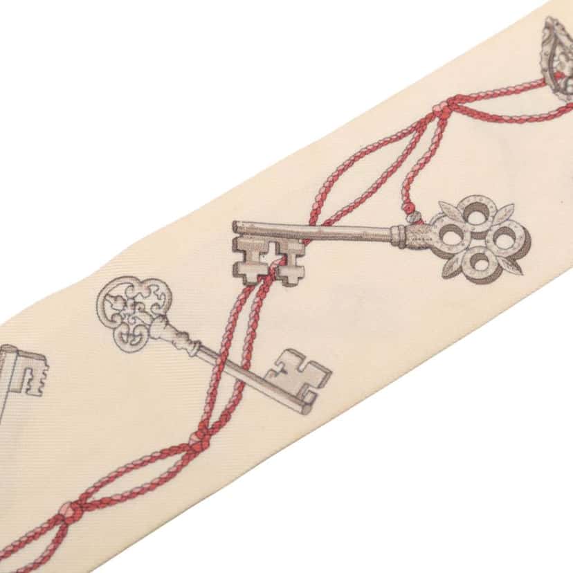 Hermès Les Cles a Pois Twilly Silk Scarf Beige Good condition - Model View