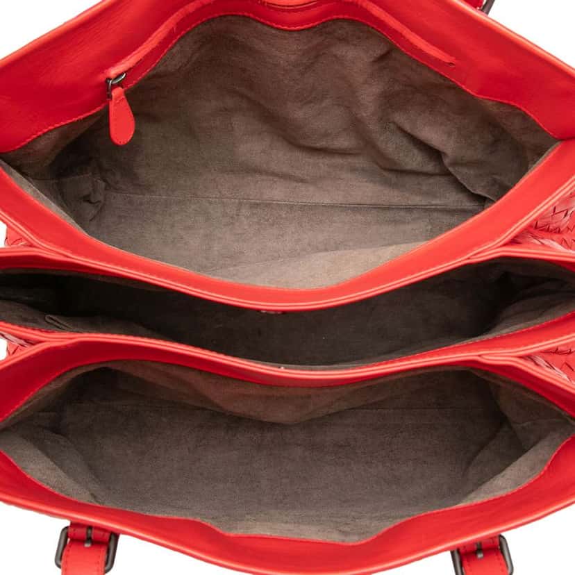 Bottega Veneta Medium Nappa Intrecciato Roma Tote Red Leather Good condition - Model View