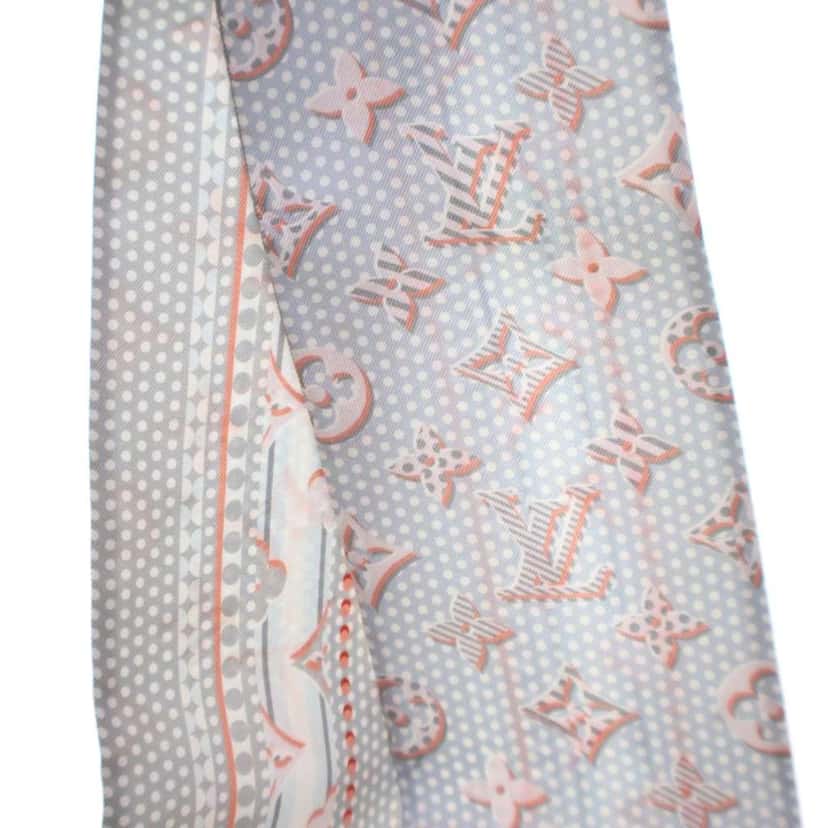 Louis Vuitton Monogram Confidential Bandeau Silk Scarf Grey Silk Good condition - Model View