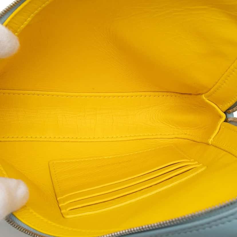 Balenciaga Medium Leather Triangle Clutch Blue Leather Good condition - Model View