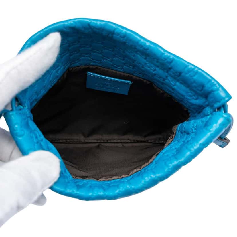 Gucci Microguccissima Drawstring Pouch Blue Leather Good condition - Model View