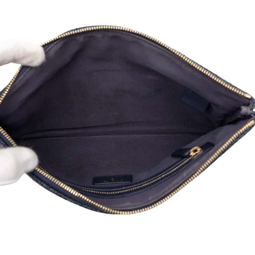 Chanel Medium Denim Deauville O Case Clutch Blue Denim Good condition - Model View