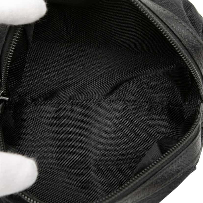 Gucci GG Canvas Pouch Black Canvas Good condition - Model View