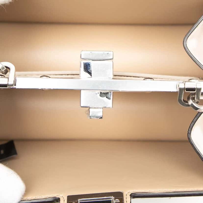 Fendi Small Leather Peekaboo Cut Chain Shoulder Bag Beige Leather Good condition - Model View