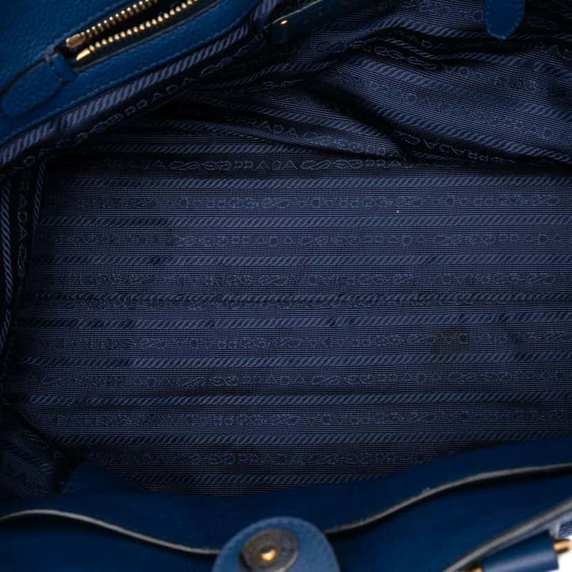 Prada Vitello Phenix Tote Blue Leather Good condition - Model View