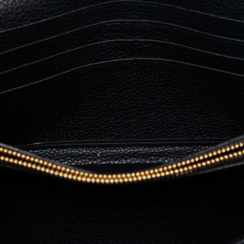 Prada Vitello Daino Wallet On Chain Black Leather Good condition - Model View