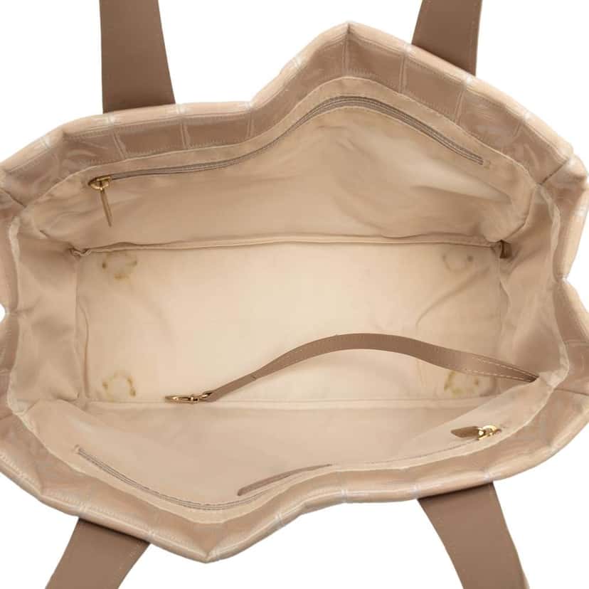 Chanel New Travel Line Nylon Tote Beige Good condition - Model View