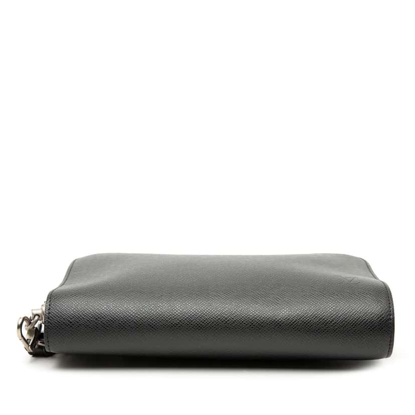 Louis Vuitton Taiga Pochette Baikal Black Leather Fair condition - Inside View