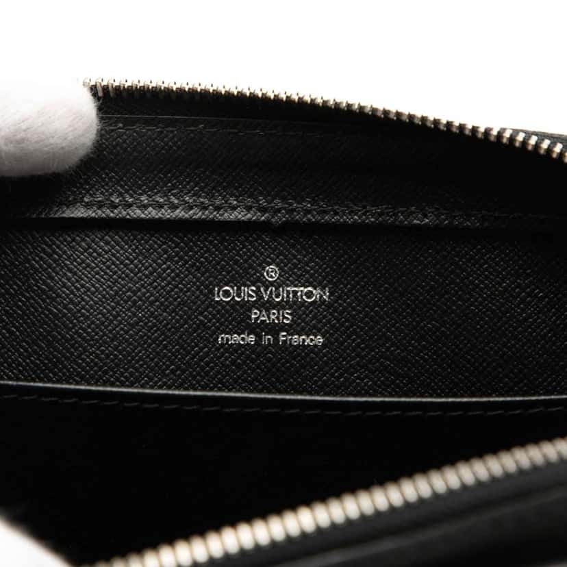 Louis Vuitton Taiga Pochette Baikal Black Leather Fair condition - Box View