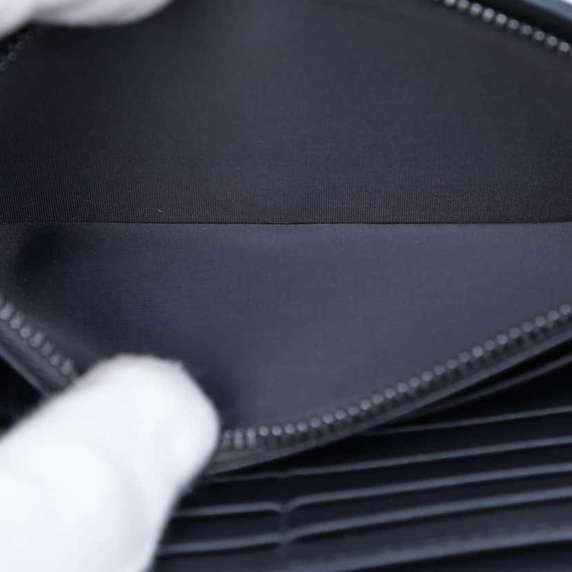 Dior Crinkled Lambskin Cannage Lady Dior Wallet On Chain Blue Leather Good condition - Model View