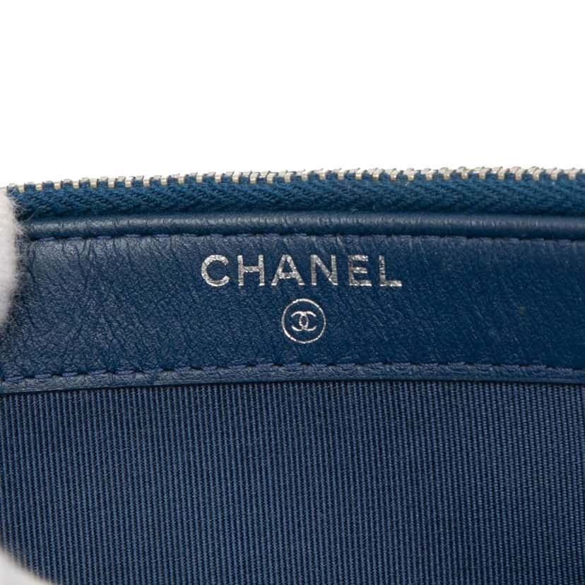 Chanel CC Quilted Caviar Double Zip Clutch With Chain Blue Leather Good condition - Box View