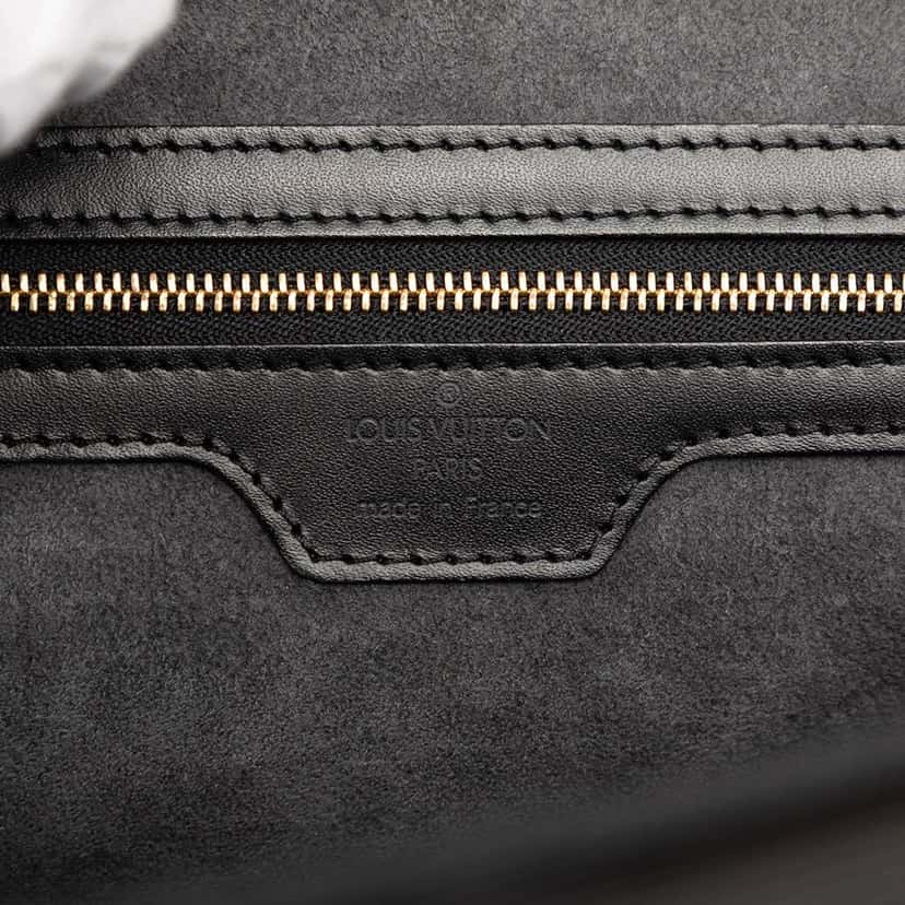 Louis Vuitton Epi Lussac Black Leather Good condition - Box View