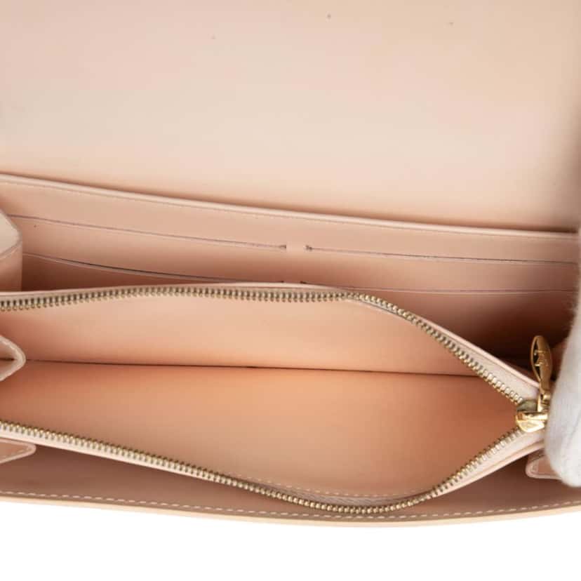 Louis Vuitton Monogram Vernis Sarah Wallet Beige Leather Good condition - Model View