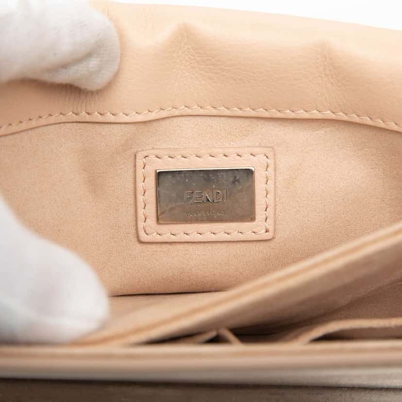 Fendi Crystal and Resin Embellished Leather 3Baguette Shoulder Bag White Leather Very good condition - Box View