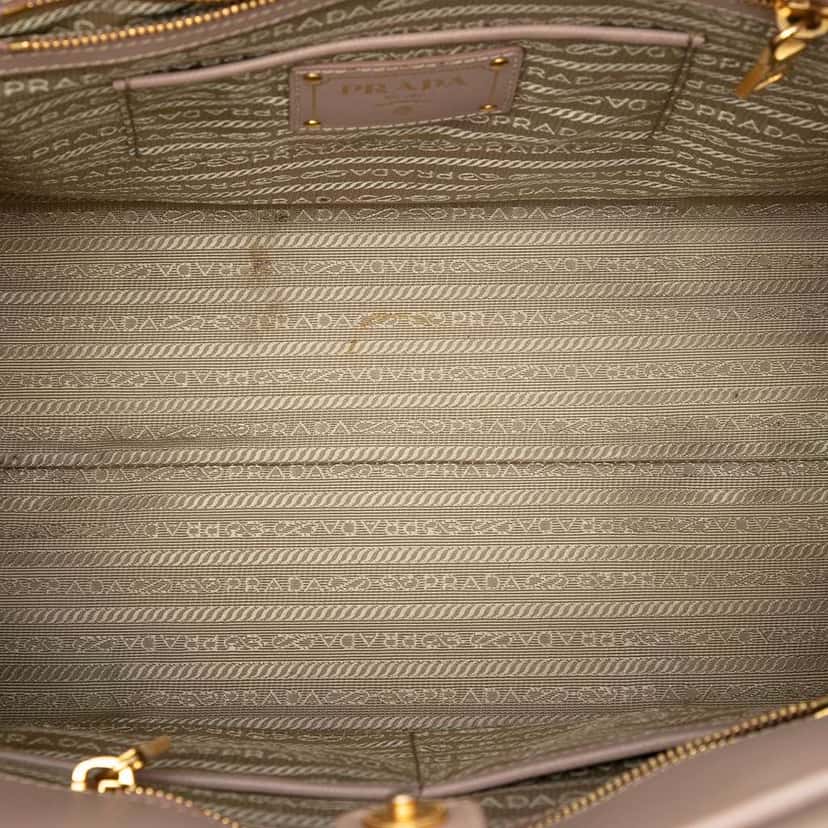 Prada Saffiano Lux Shopping Tote Pink Leather Very good condition - Model View