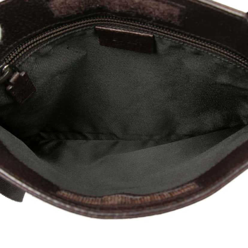 Gucci GG Canvas Crossbody Beige Very good condition - Model View