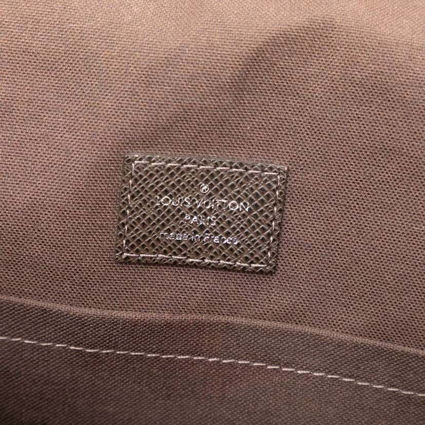 Louis Vuitton Taiga Andrei Brown Leather Good condition - Box View