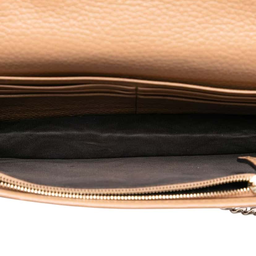 Gucci Pebbled Calfskin Soho Wallet On Chain Beige Leather Good condition - Model View