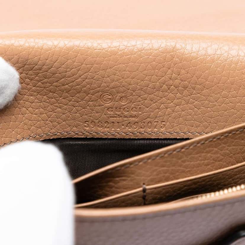 Gucci Pebbled Calfskin Soho Wallet On Chain Beige Leather Good condition - Box View