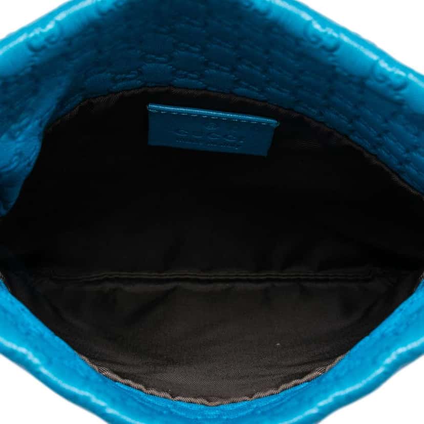 Gucci Microguccissima Drawstring Pouch Blue Leather Good condition - Model View