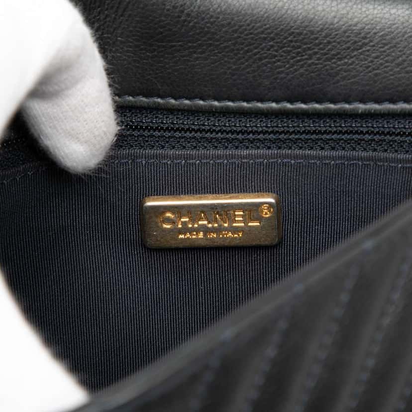 Chanel Mini Chevron Calfskin Rock The Corner Flap Black Leather Good condition - Box View