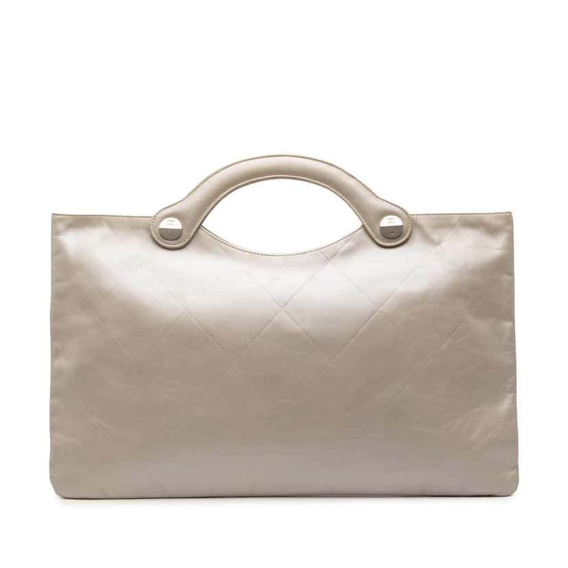 Chanel Metallic Embossed Calfskin Flat Handbag Gold Leather Good condition - Front View