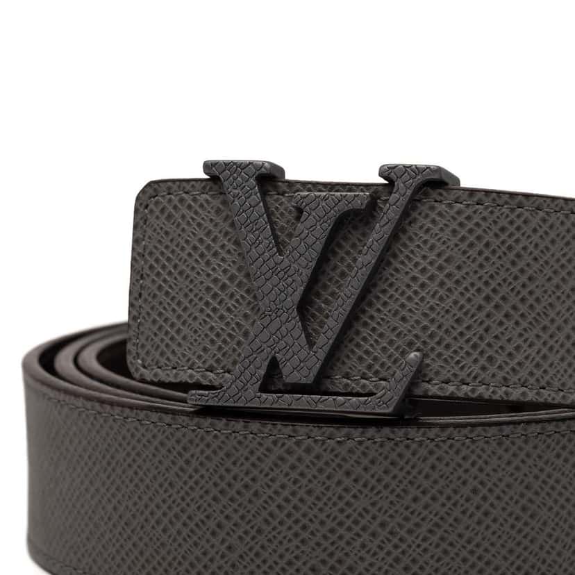 Louis Vuitton Taiga Initiales Belt Grey Leather Good condition - Model View