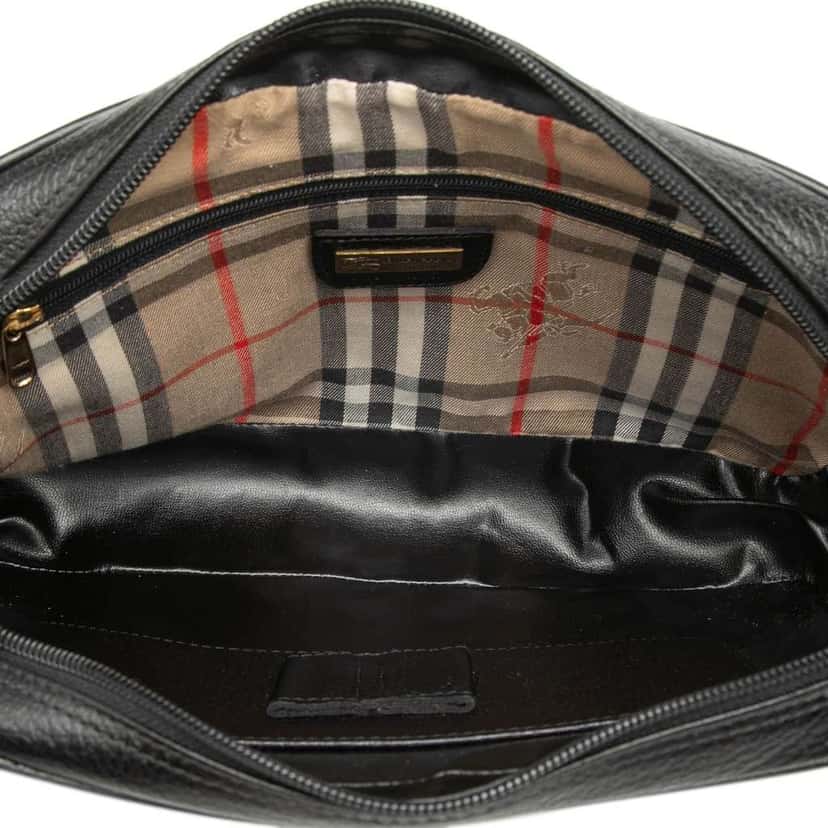 Burberry Leather Clutch Black Leather Good condition - Model View